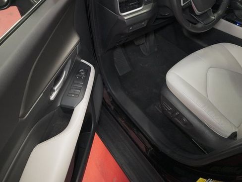 Certified 2024 Toyota Grand Highlander XLE image 9