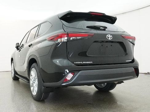 New 2026 Toyota Highlander Limited AWD/4WD image 9