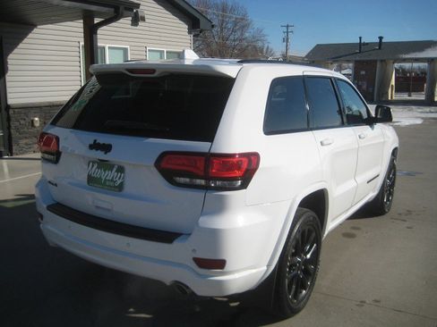 Used 2021 Jeep Grand Cherokee Laredo X image 8