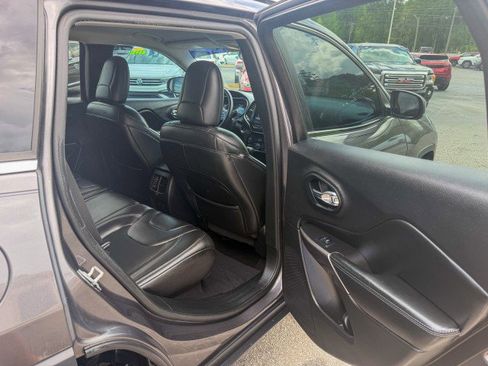 Used 2019 Jeep Cherokee Latitude Plus FWD image 13