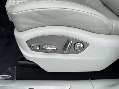 Used 2023 Porsche Macan S AWD/4WD image 21