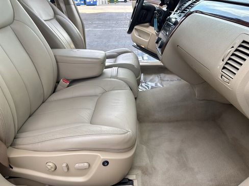 Used 2007 Cadillac DTS w/ Trunk Convenience Package FWD image 34