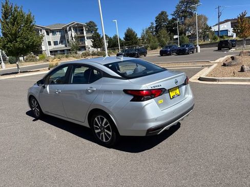 Used 2020 Nissan Versa SV FWD image 5
