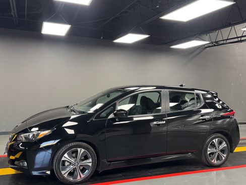 Used 2021 Nissan Leaf SV image 2
