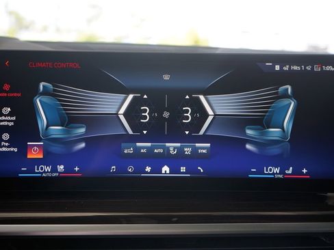 Used 2026 BMW X7 xDrive40i w/ M Sport Package AWD/4WD image 17
