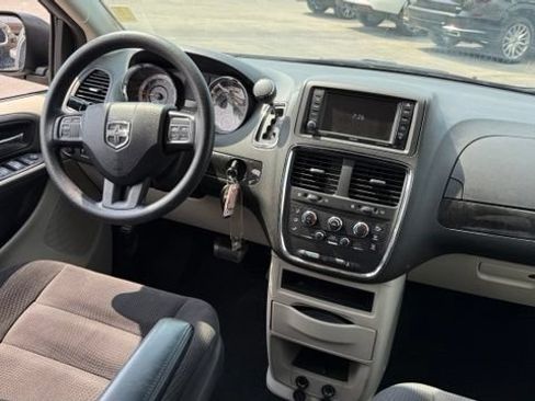 Used 2018 Dodge Grand Caravan SE w/ UConnect Hands-Free Group FWD image 30