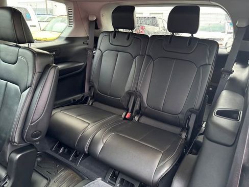 Used 2023 Jeep Grand Cherokee L Limited w/ Black Appearance Package image 23