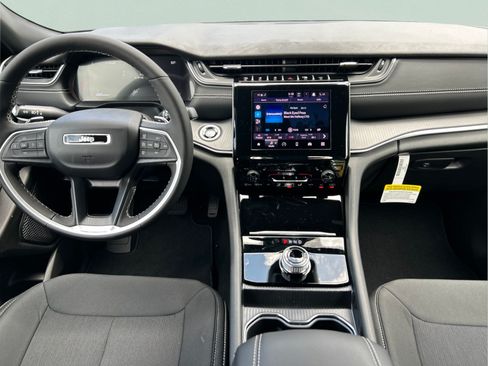 New 2026 Jeep Grand Cherokee 2WD image 13