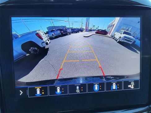 Used 2021 Chevrolet Traverse RS image 21