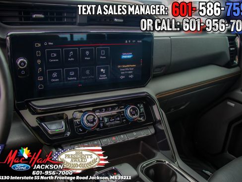 Used 2024 GMC Sierra 1500 AT4 w/ Technology Package AWD/4WD image 17