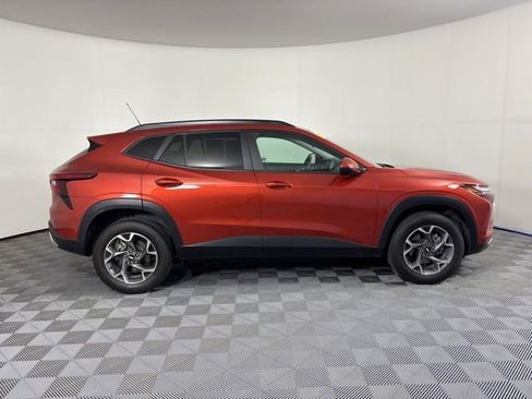 Used 2024 Chevrolet Trax LT w/ Driver Confidence Package FWD image 32