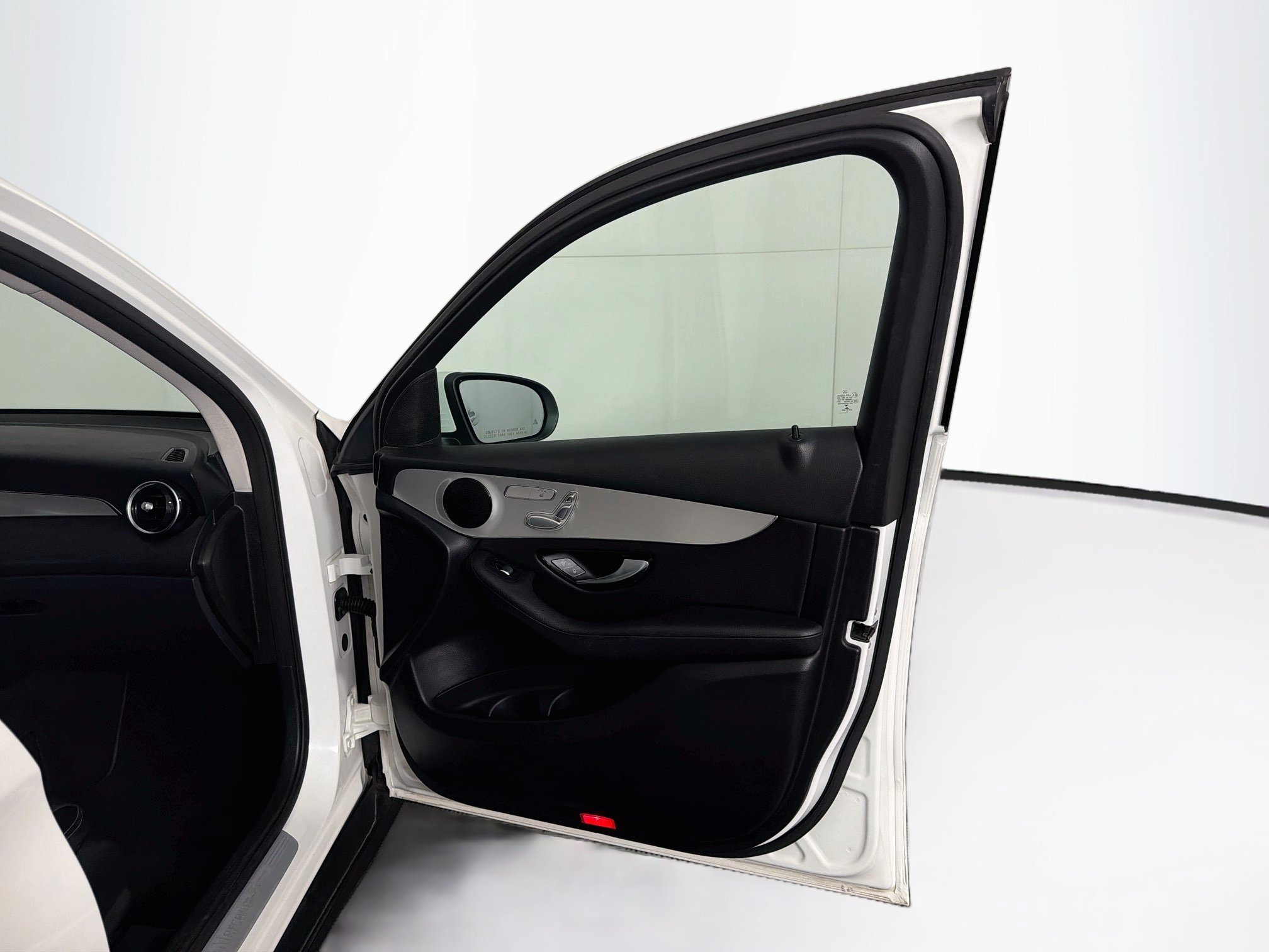 Used 2019 Mercedes-Benz GLC 300 image 32