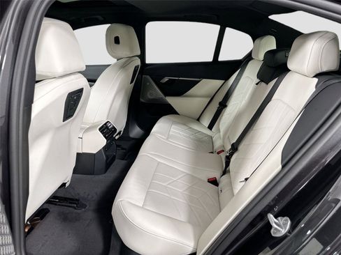 Certified 2026 BMW 530i RWD image 23