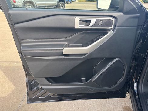 Used 2022 Ford Explorer XLT w/ Equipment Group 202A image 18