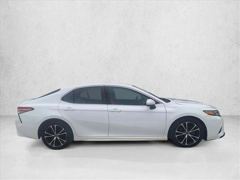 Used 2018 Toyota Camry SE FWD image 4