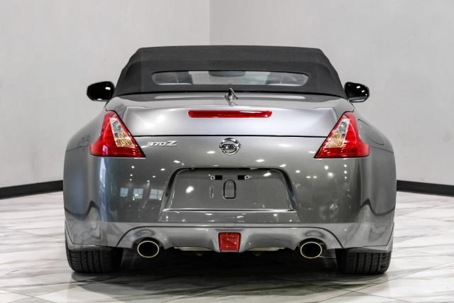 Used 2016 Nissan 370Z Touring Sport RWD image 16