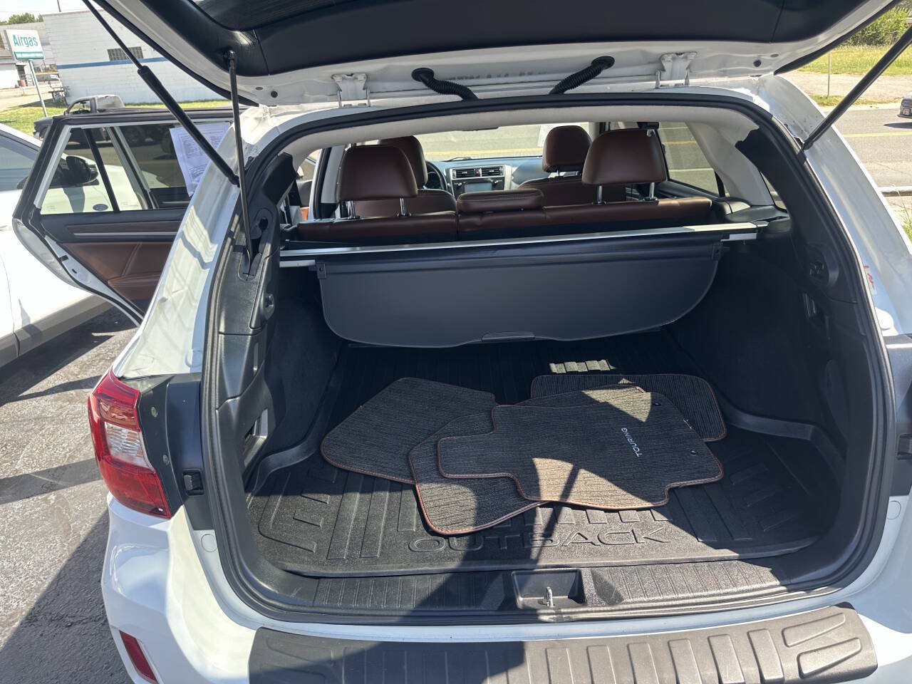 Used 2017 Subaru Outback 3.6R Touring AWD/4WD image 18