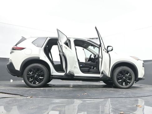 Used 2023 Nissan Rogue SV image 76