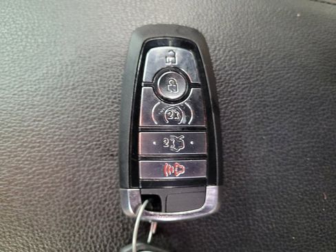 Used 2018 Ford Explorer Limited w/ Ford Safe & Smart Package FWD image 32