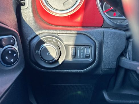 Used 2021 Jeep Wrangler Unlimited Rubicon image 18