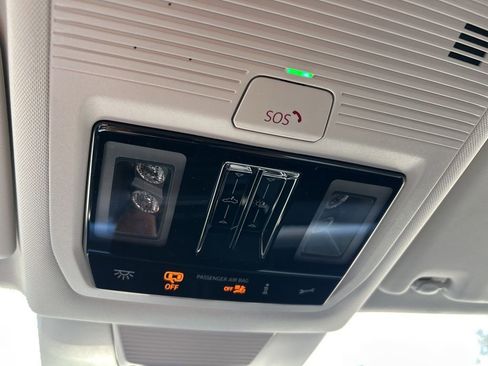 New 2026 Volkswagen Tiguan SE image 40