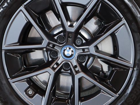 Used 2022 BMW i4 eDrive40 RWD image 5