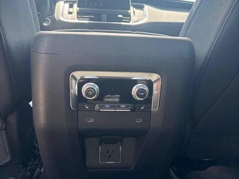 Used 2023 GMC Yukon SLT w/ SLT Premium Package AWD/4WD image 16