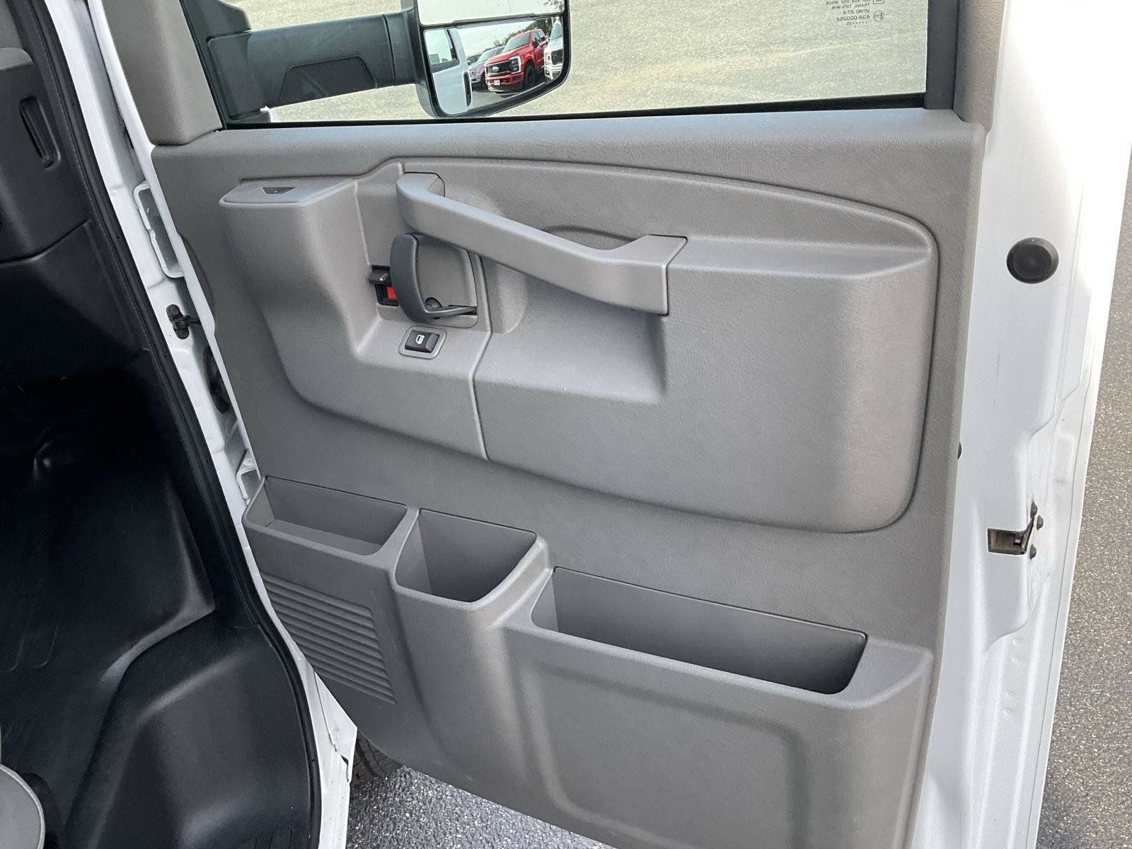 Used 2025 Chevrolet Express 3500 w/ Power Convenience Package RWD image 11