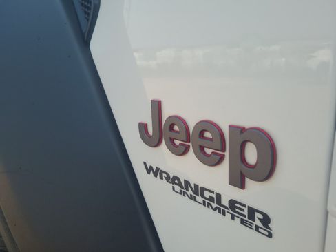 Used 2022 Jeep Wrangler Unlimited Rubicon w/ LED Lighting Group AWD/4WD image 23