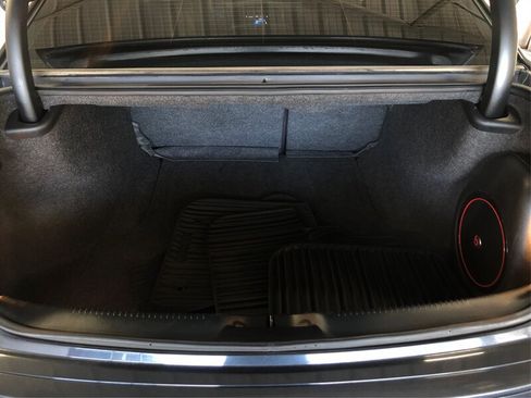 Used 2018 Chrysler 300 S w/ 300S Premium Group RWD image 13