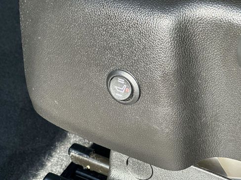 Certified 2022 GMC Acadia SLE image 35