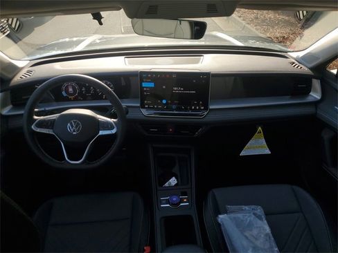 New 2026 Volkswagen Tiguan SE image 15