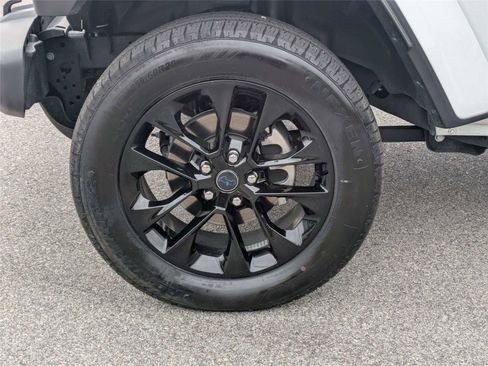 Used 2025 Jeep Wrangler Unlimited Sahara w/ Safety Group AWD/4WD image 14