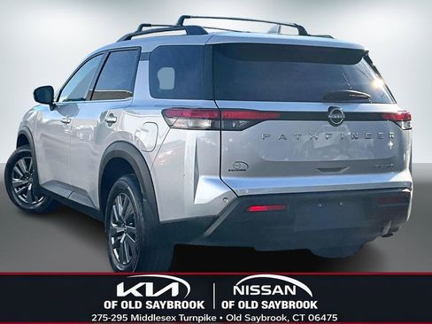 Certified 2024 Nissan Pathfinder SV image 4
