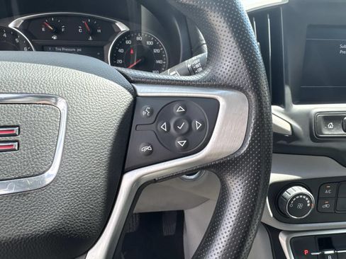 Used 2024 GMC Terrain SLE FWD image 24