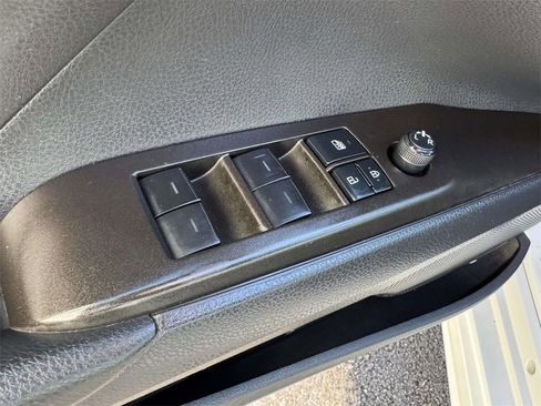 Used 2023 Toyota Camry SE image 18