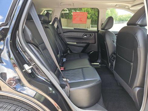 Certified 2025 Nissan Rogue Platinum w/ Platinum Premium Package FWD image 26