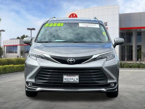 Used 2026 Toyota Sienna XLE FWD image 11