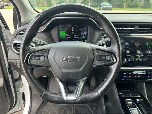 Used 2022 Chevrolet Bolt EUV LT w/ Convenience Package FWD image 11