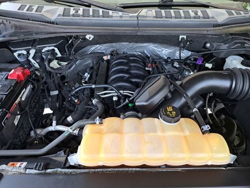 Used 2018 Ford F150 Lariat w/ Equipment Group 502A Luxury AWD/4WD image 28