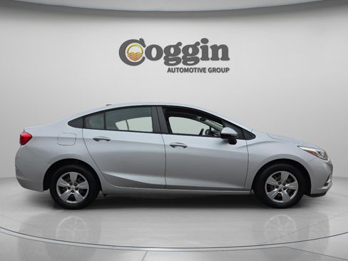 Used 2018 Chevrolet Cruze LS image 7