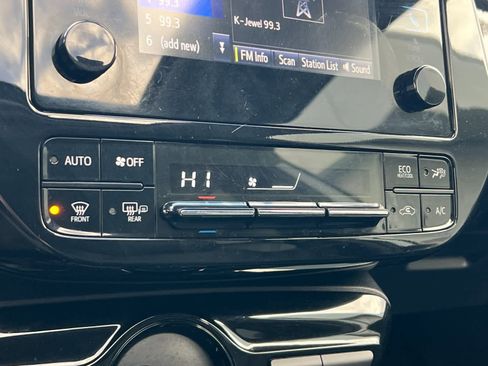 Used 2019 Toyota Prius XLE image 20