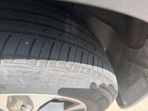 Used 2023 Toyota Highlander XLE FWD image 12