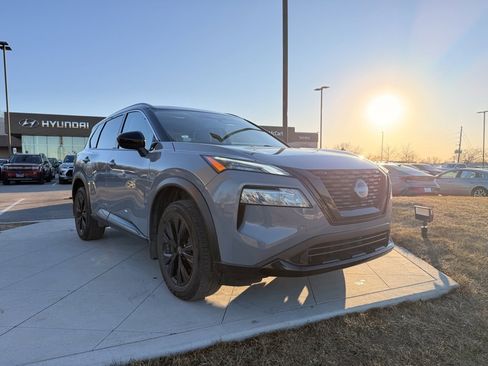 Used 2023 Nissan Rogue SV w/ SV Premium B Package image 7