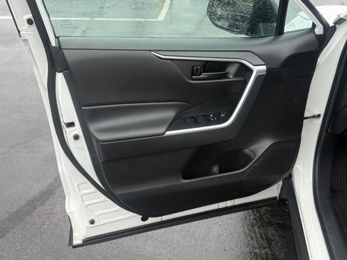 Used 2023 Toyota RAV4 LE AWD/4WD image 13