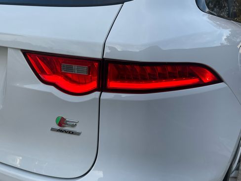 Used 2020 Jaguar F-PACE S image 23