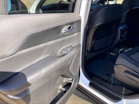 New 2025 Jeep Grand Cherokee L Laredo image 17