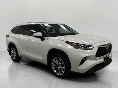 Used 2021 Toyota Highlander Limited image 1