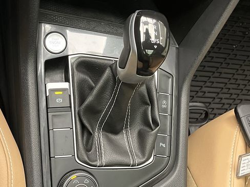 Used 2024 Volkswagen Tiguan SE R-Line image 23