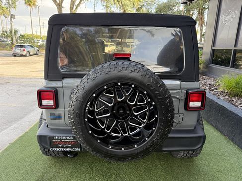 Used 2019 Jeep Wrangler Sport AWD/4WD image 5